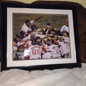 Red Sox 2004 World Series team AUTOGRAPHED photo in frame!
